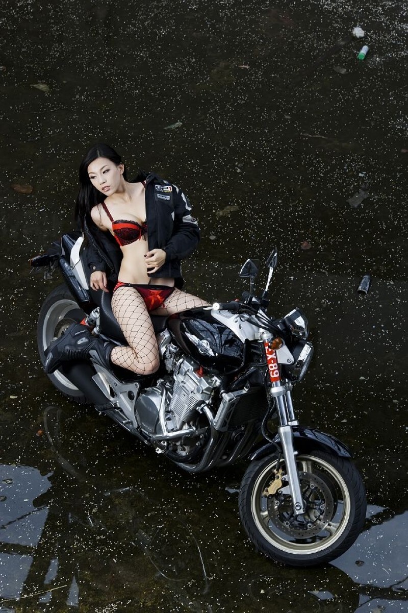 重机车比尼写真美女  [凱渥@ Lina]